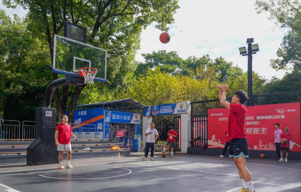 轻盈灵动, 周锦涛与刘 轻盈灵动, 周锦涛与刘