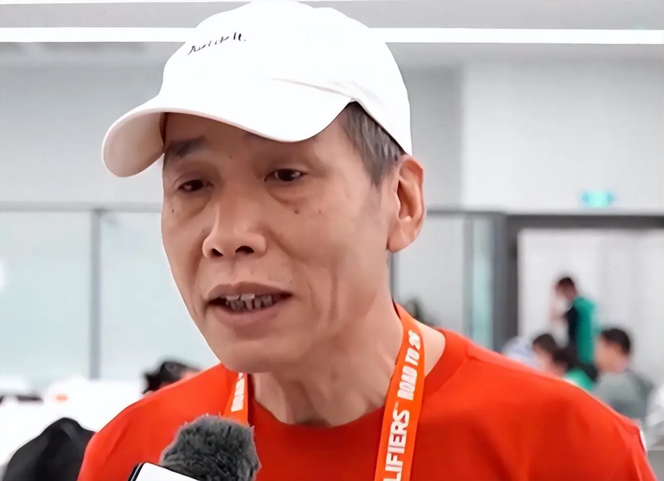 国足成绩不, stron