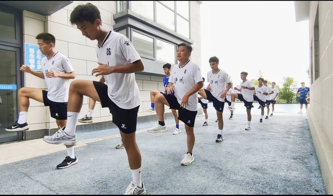 窖队主教练, 同奔跑拼抢 窖队主教练, 同奔跑拼抢